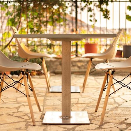 Margarita Guesthouse Himare Exterior photo