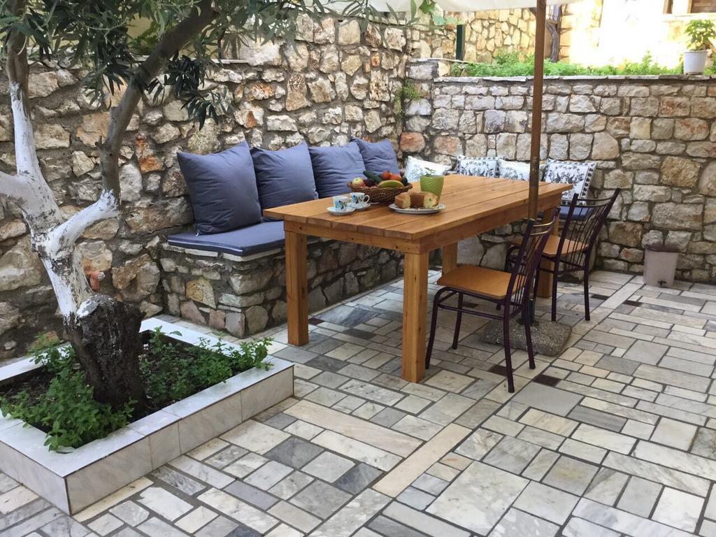 Margarita Guesthouse Himare Exterior photo