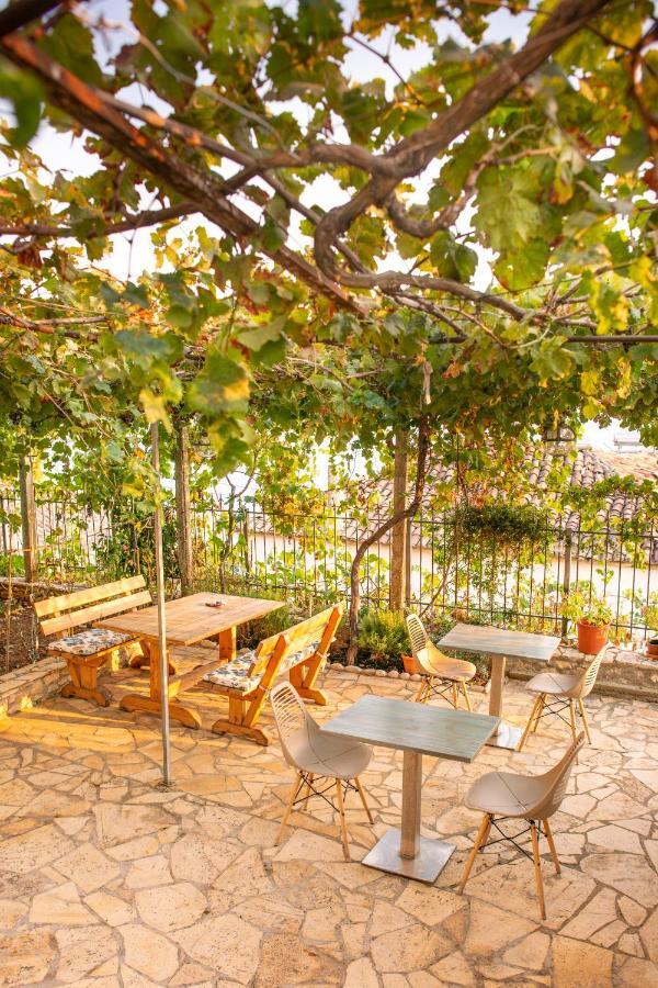 Margarita Guesthouse Himare Exterior photo