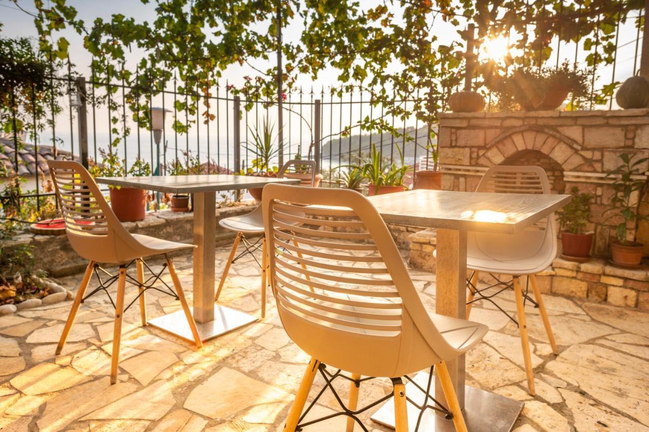 Margarita Guesthouse Himare Exterior photo